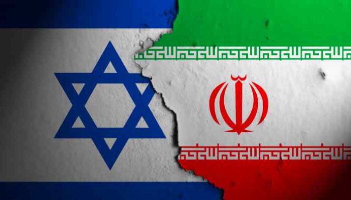 bitcoin-price-forms-descending-triangle-pattern-amid-israel-iran-tensions