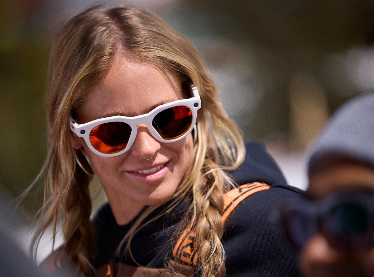 meta-unveils-its-oakley-smart-glasses
