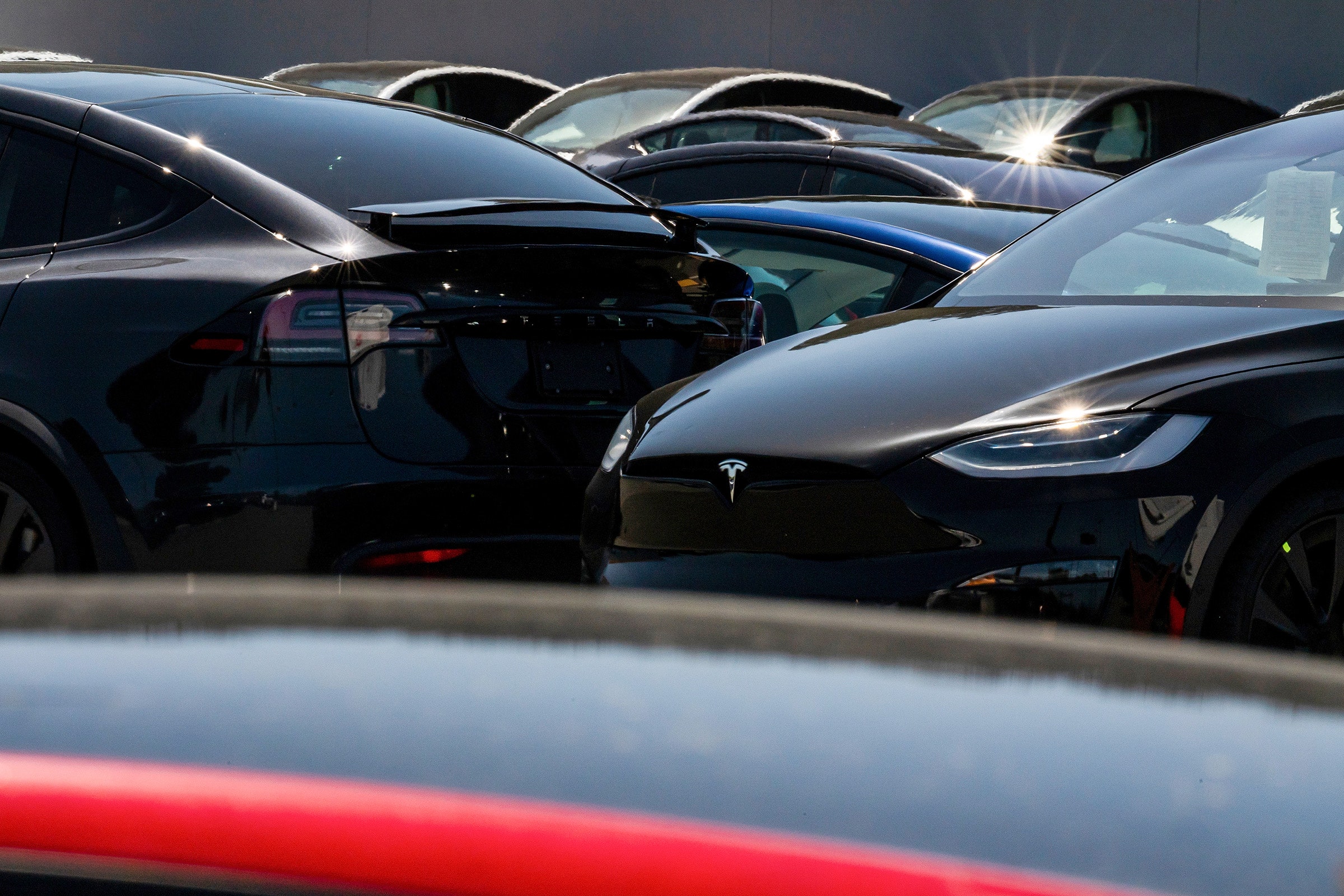 tesla’s-robotaxi-service-hits-the-road-in-texas
