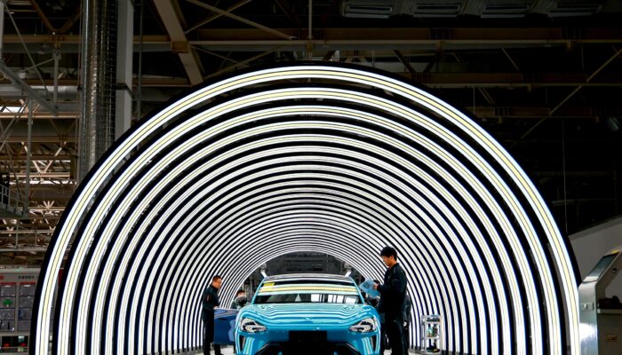 china’s-electric-vehicle-factories-have-become-tourist-hotspots