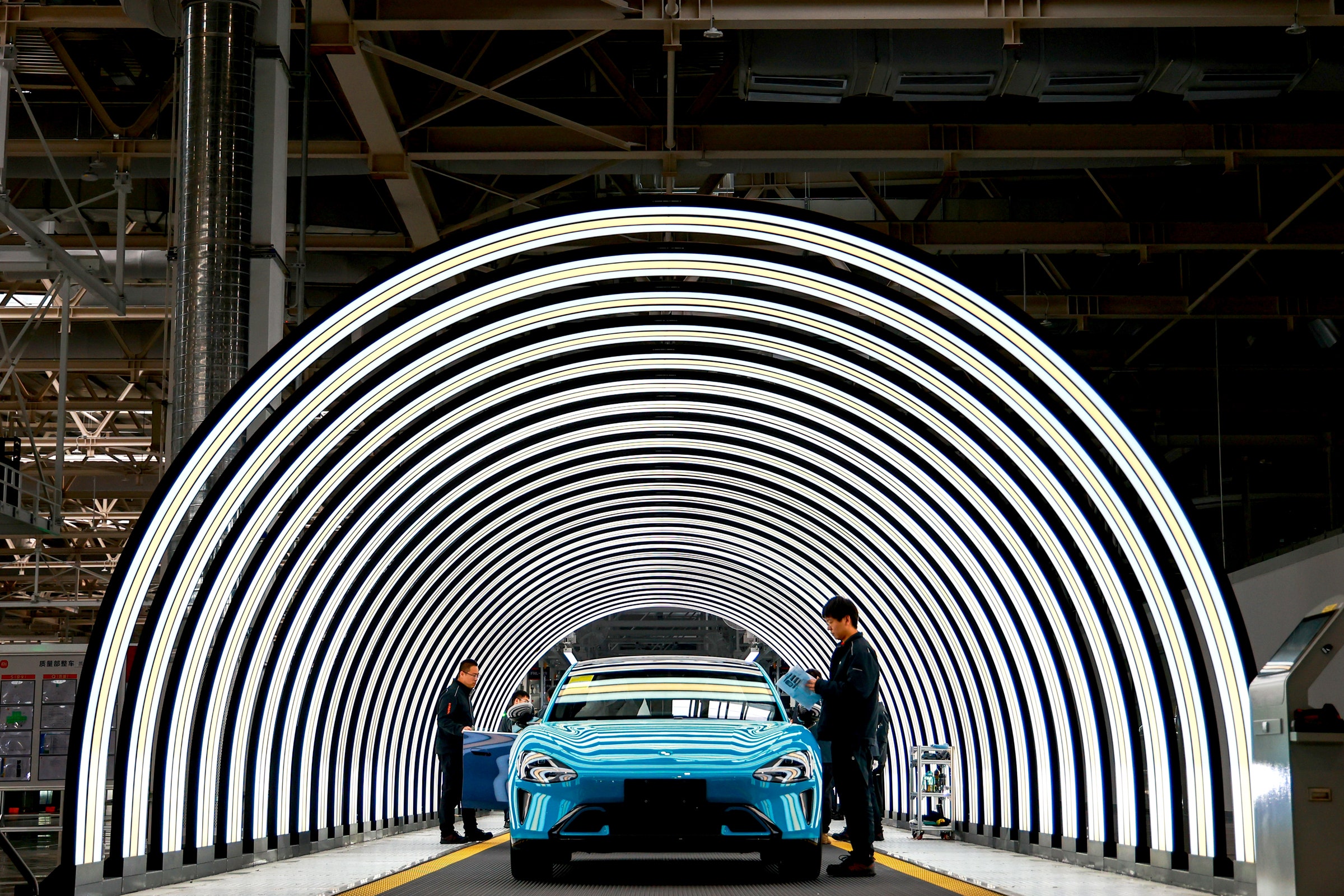 china’s-electric-vehicle-factories-have-become-tourist-hotspots