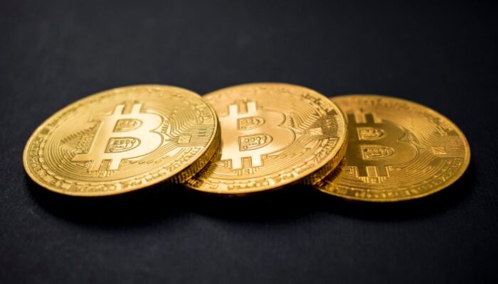 a-tale-of-3-mayors-and-bitcoin’s-climb-from-$754-to-$107,000