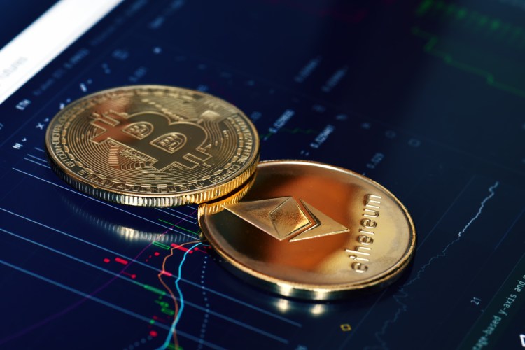bitcoin-and-ethereum-coinbase-premium-remains-positive-for-7-weeks-—-here’s-why