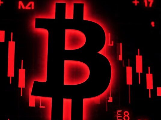 spot-bitcoin-etfs-bleed-over-$800-million:-second‑largest-exit-ever-–-details