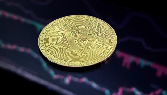 market-expert-debunks-possible-bitcoin-top-in-november-using-9-12-months-retail-cycle