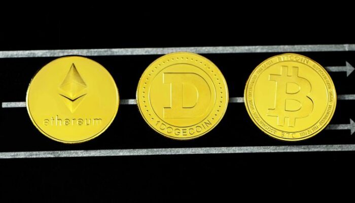 santiment-highlights-top-tokens:-bitcoin,-ethereum,-and-dogecoin-dominate-social-buzz