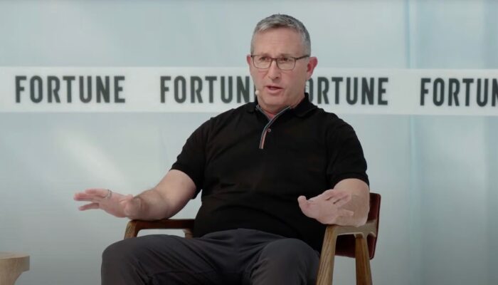 smart-ring-maker-oura’s-ceo-addresses-recent-backlash,-says-future-is-a-‘cloud-of-wearables’