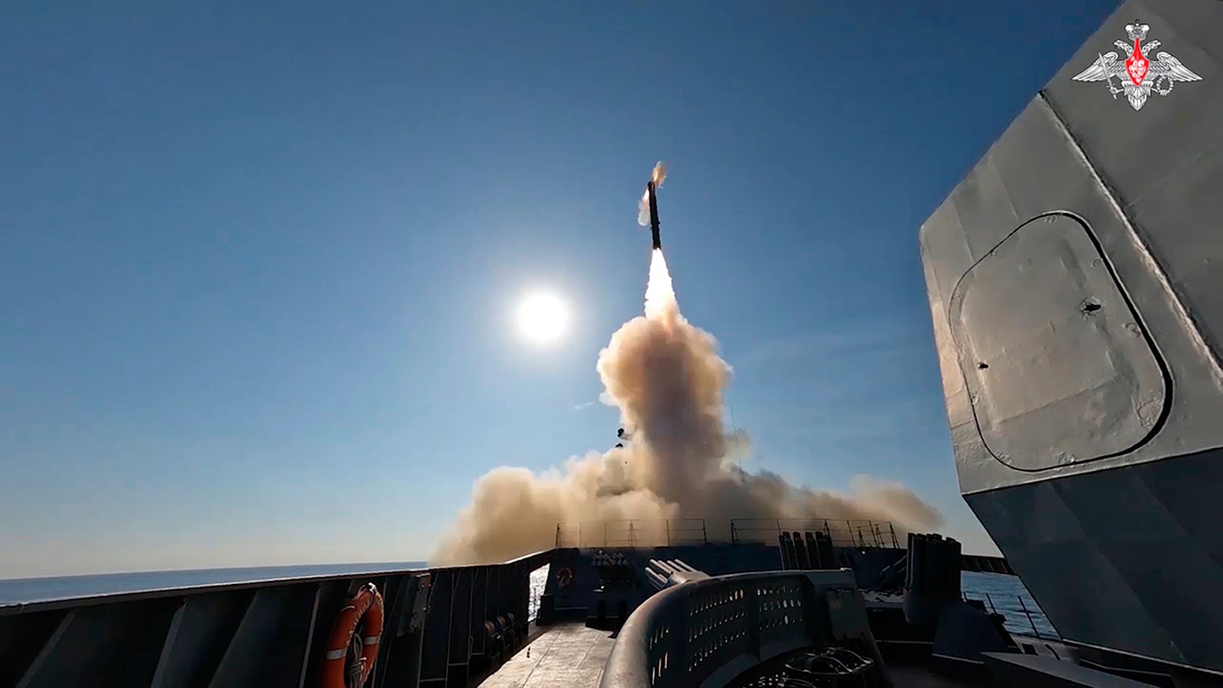 russia-tests-hypersonic-missile-at-nato’s-doorstep—and-shares-the-video