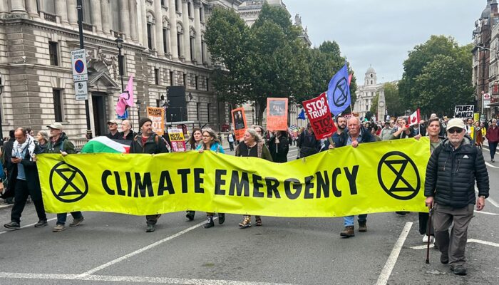 anti-trump-protesters-take-aim-at-‘naive’-us-uk-ai-deal
