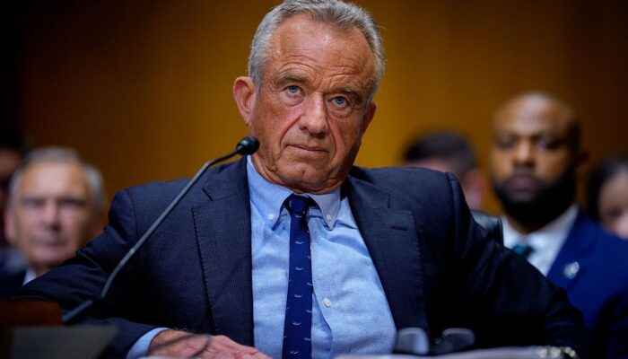 rfk-jr.’s-vaccine-panel-votes-down-its-own-proposal-to-require-prescriptions-for-covid-19-shots