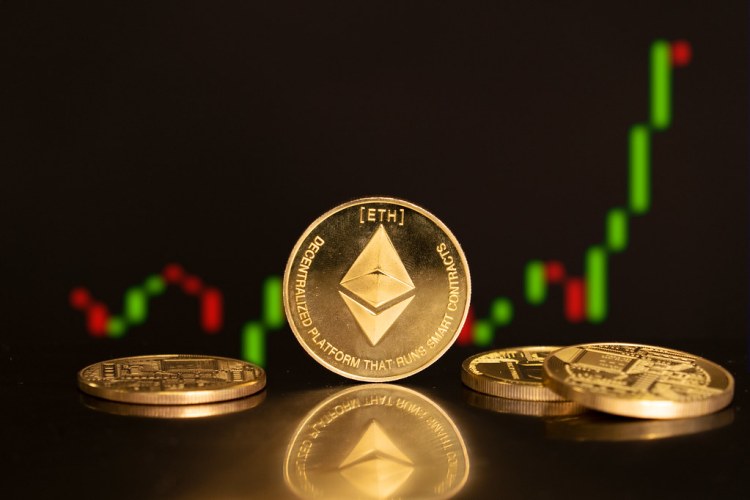 ethereum-(eth)-mirrors-2021-price-action-as-bulls-target-$10,000-by-2026