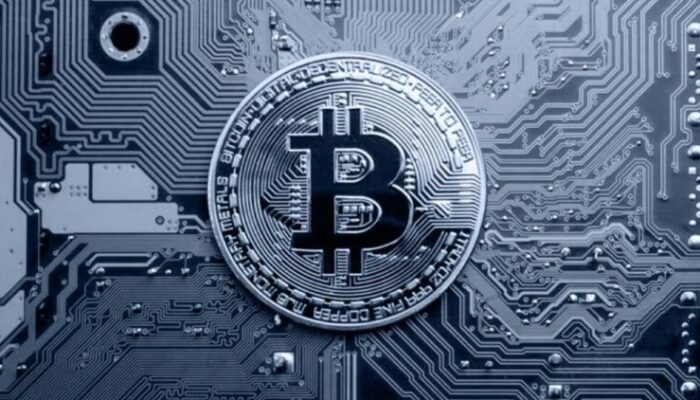 fundstrat’s-tom-lee-sees-bitcoin-tripling,-ether-rising-5x-by-year-end