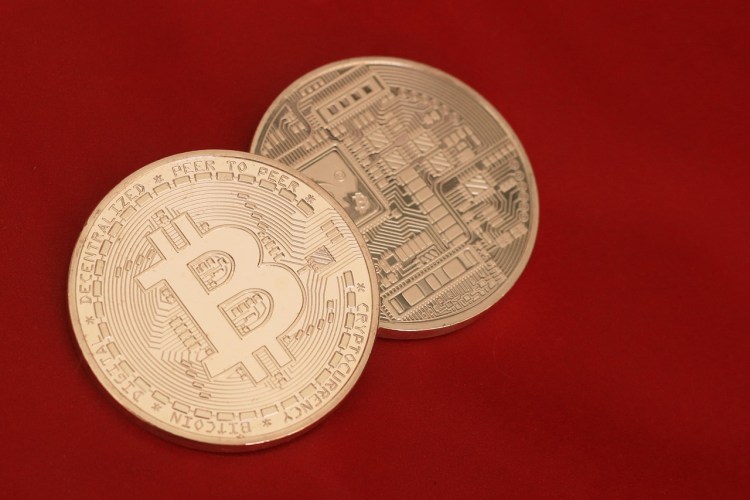bitcoin-price-forms-bearish-evening-star-pattern-on-weekly-chart,-but-can-price-go-below-$100,000?
