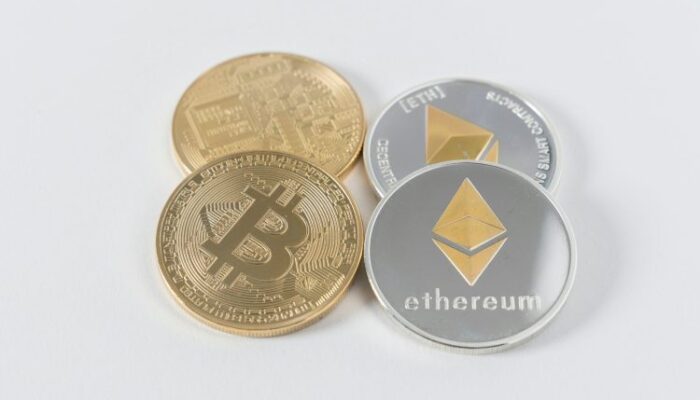 bitcoin-and-ethereum-defy-price-slump-with-strong-exchange-outflows