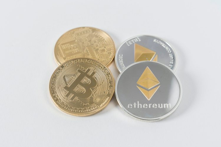 bitcoin-and-ethereum-defy-price-slump-with-strong-exchange-outflows