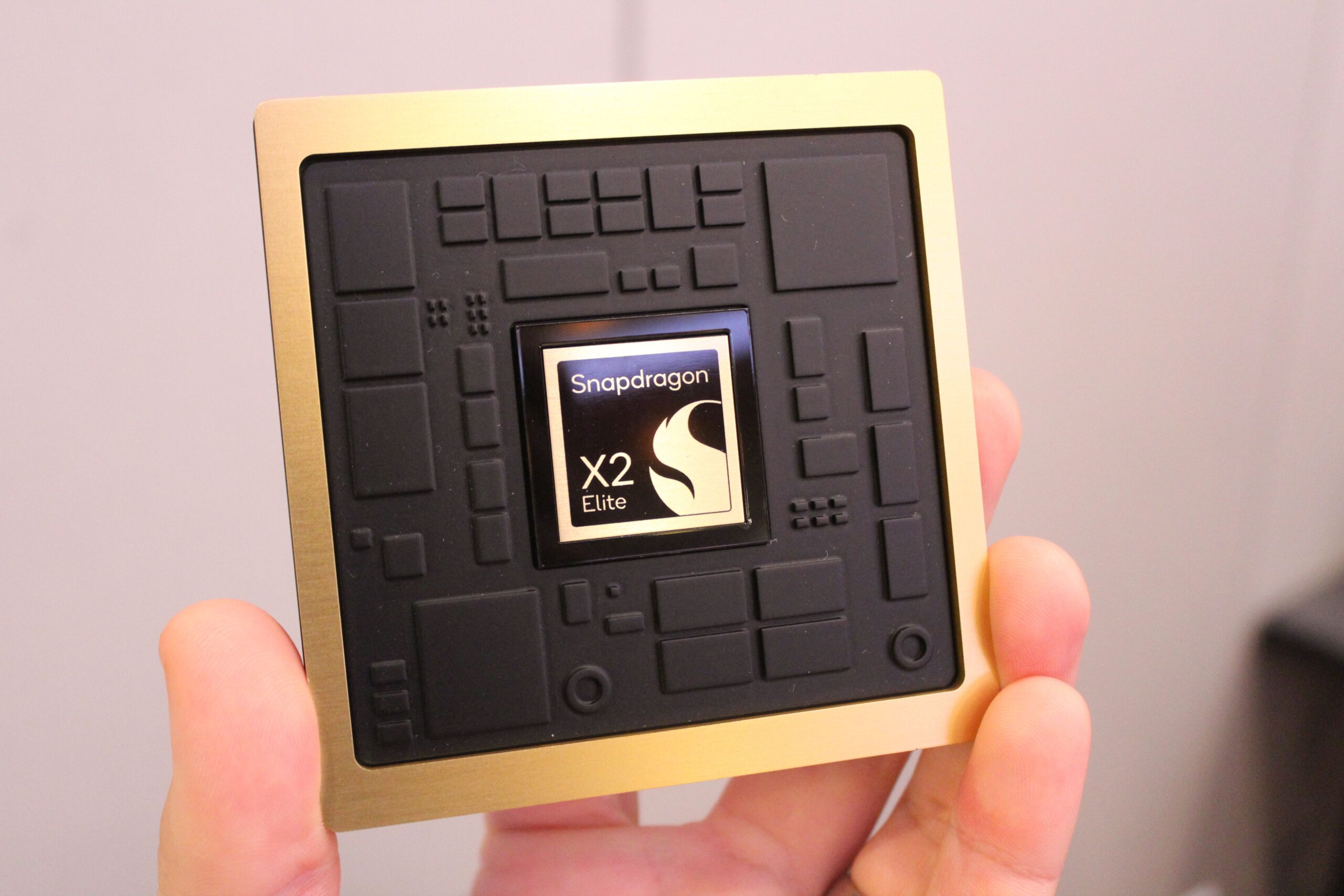 i-benchmarked-qualcomm’s-new-snapdragon-x2-elite-extreme.-here’s-what-i-learned