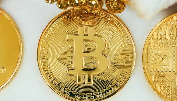 tether-scoops-$1-billion-in-bitcoin,-strengthening-$10-b-stockpile