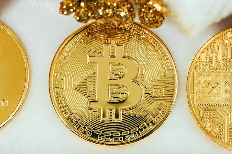 tether-scoops-$1-billion-in-bitcoin,-strengthening-$10-b-stockpile
