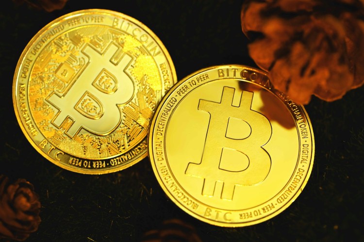 bitcoin-weak-hand-selling-slows:-sth-sopr-reset-hints-at-potential-rally-setup