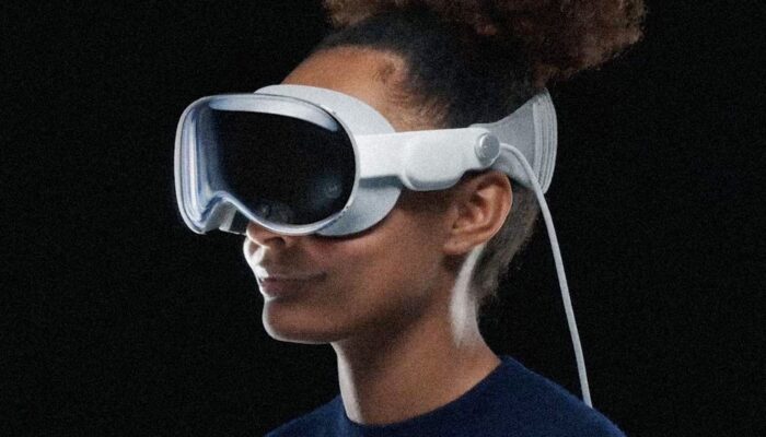 the-vision-pro-was-an-expensive-misstep.-now-apple-has-to-catch-up-with-smart-glasses