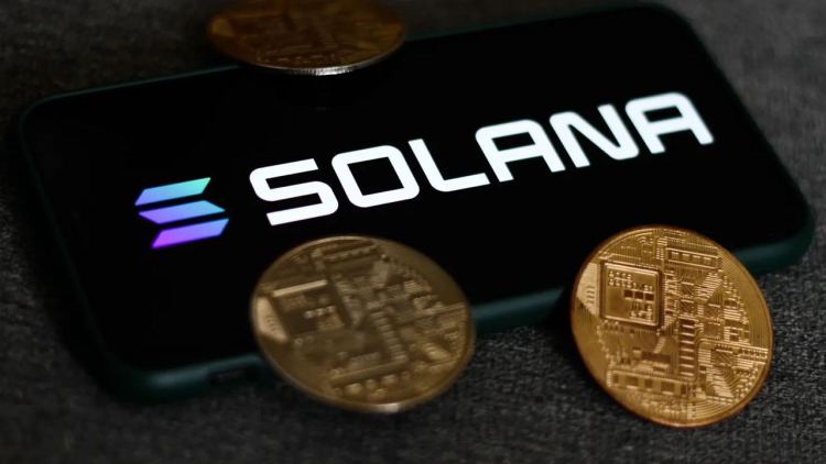 solana-price-slips-below-$230,-but-analyst-says-next-major-resistance-still-at-$245