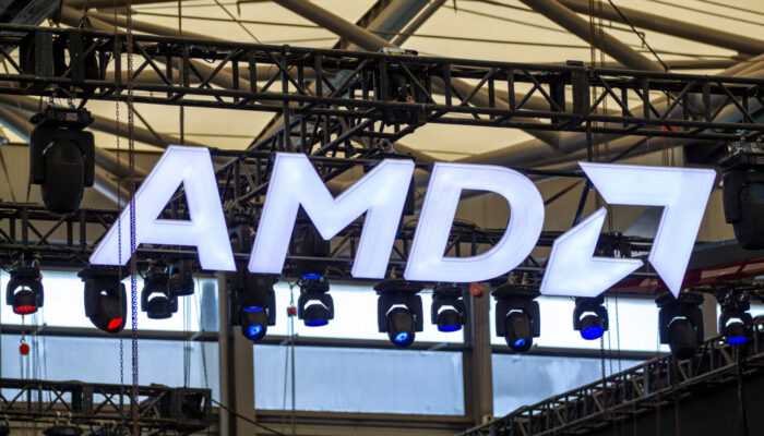 wall-street-analysts explain-how amd’s-own-stock-will pay-for openai’s billions-in chip purchases 