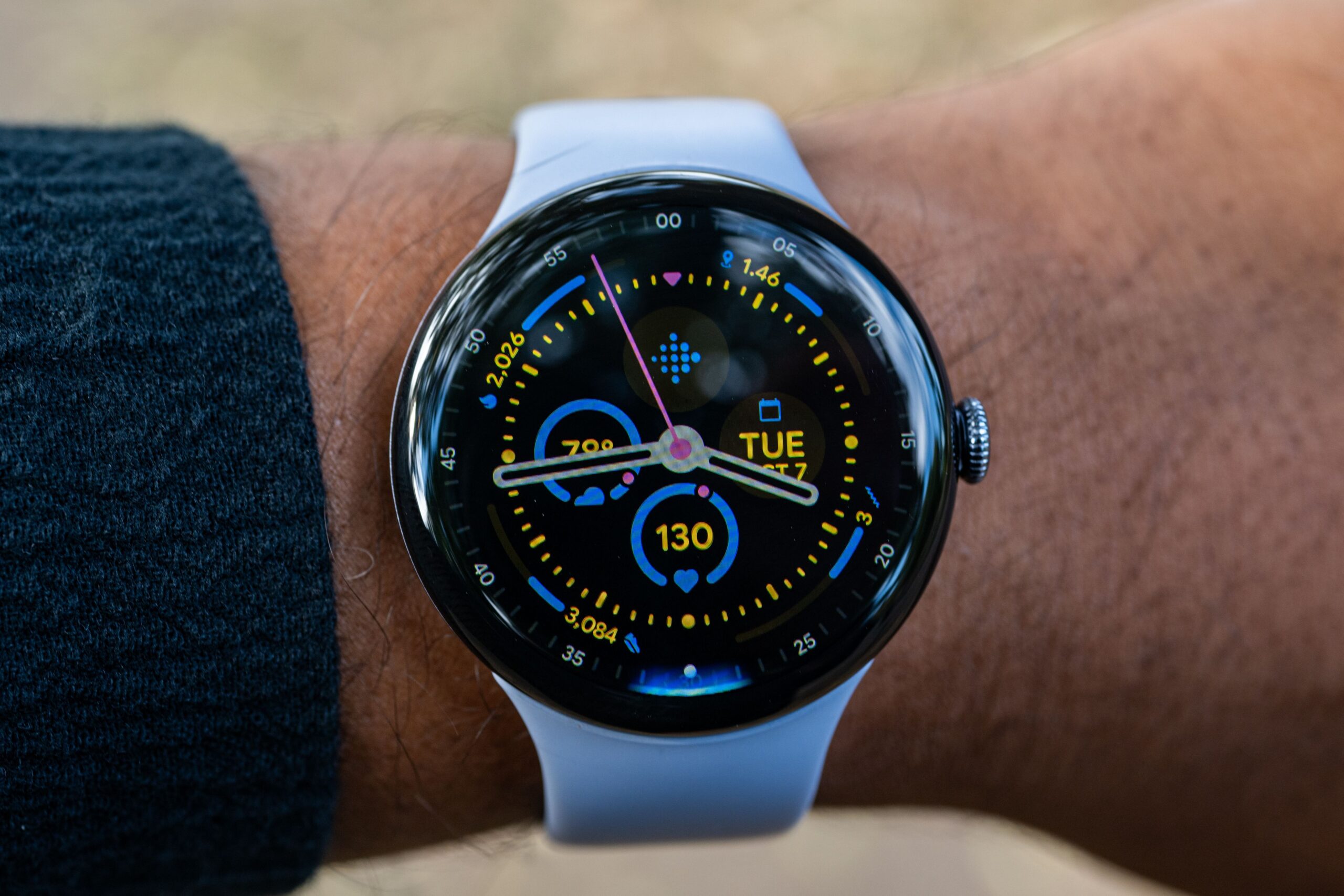 it’s-hard-not-to-like-the-beautifully-round-pixel-watch-4