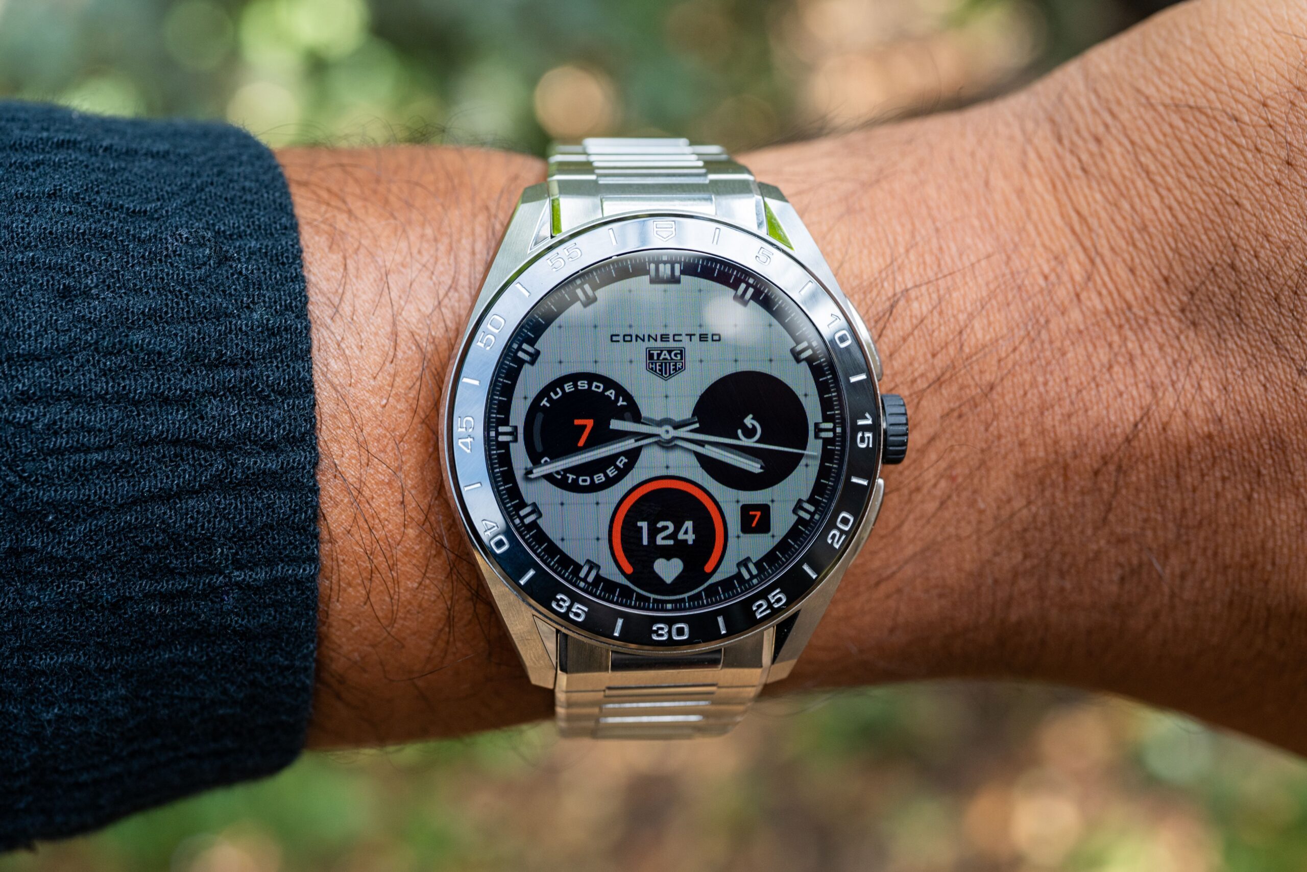 tag-heuer’s-new-smartwatch-ditches-google’s-wear-os-to-be-apple-friendly
