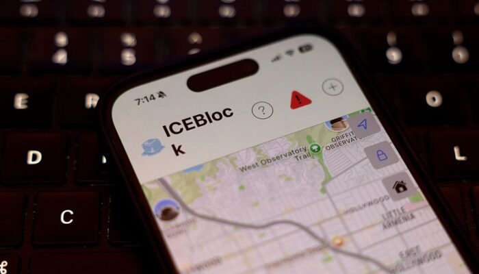 apple-took-down-these-ice-tracking-apps.-the-developers-aren’t-giving-up