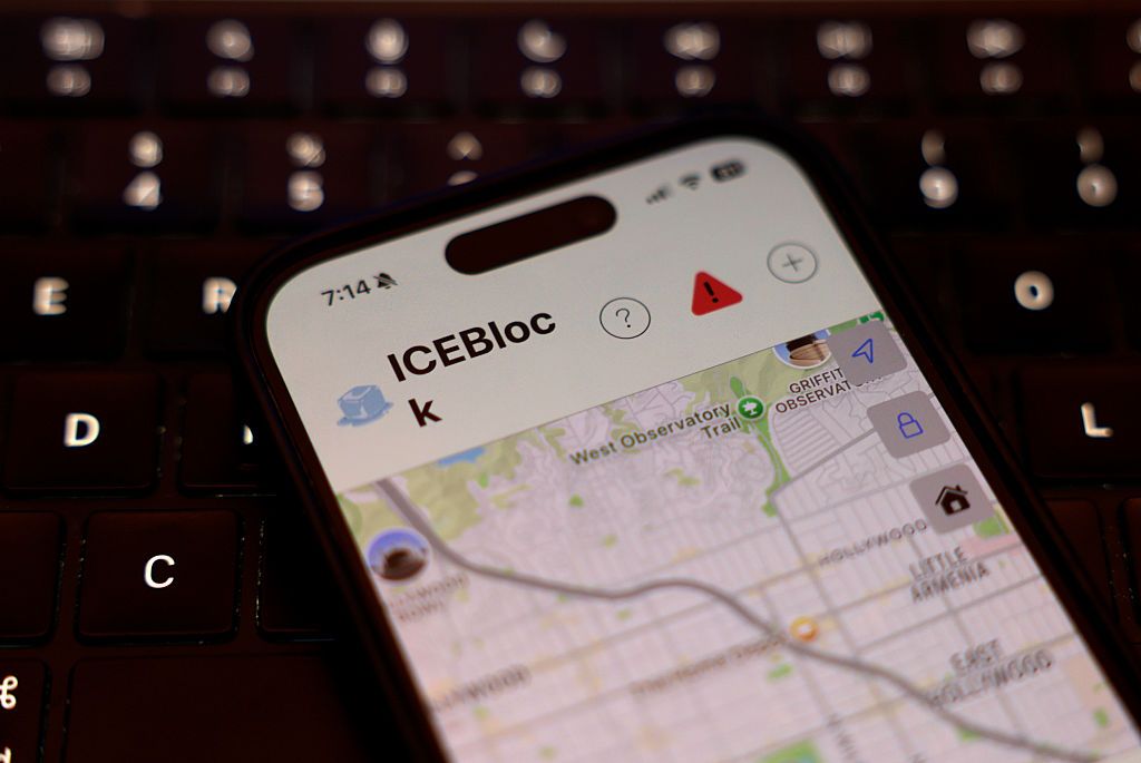 apple-took-down-these-ice-tracking-apps.-the-developers-aren’t-giving-up