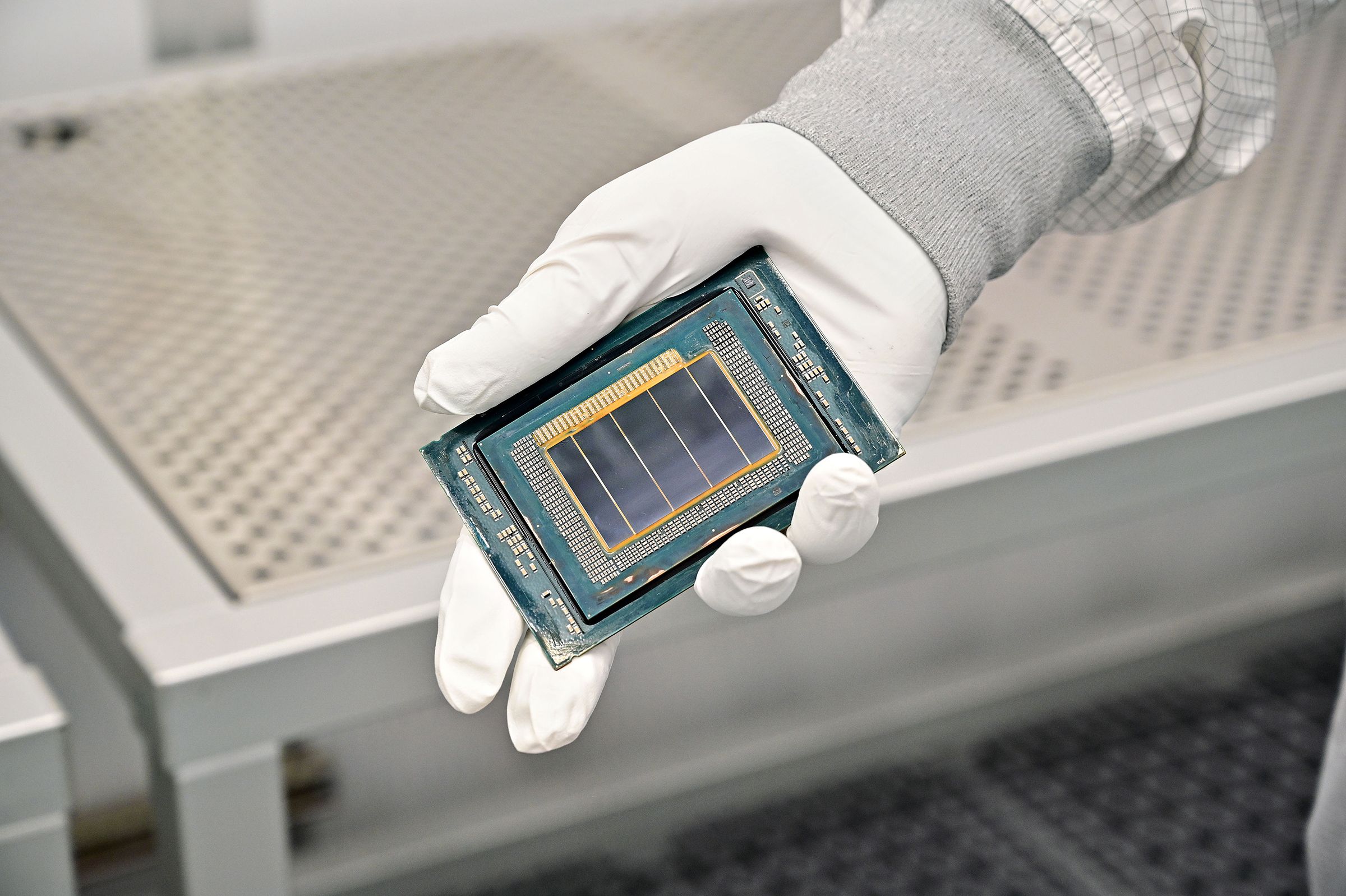inside-intel’s-hail-mary-to-reclaim-chip-dominance
