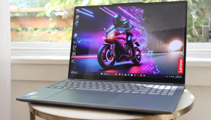 the-lenovo-yoga-pro-9i-has-macbook-pro-vibes-at-a-much-lower-price