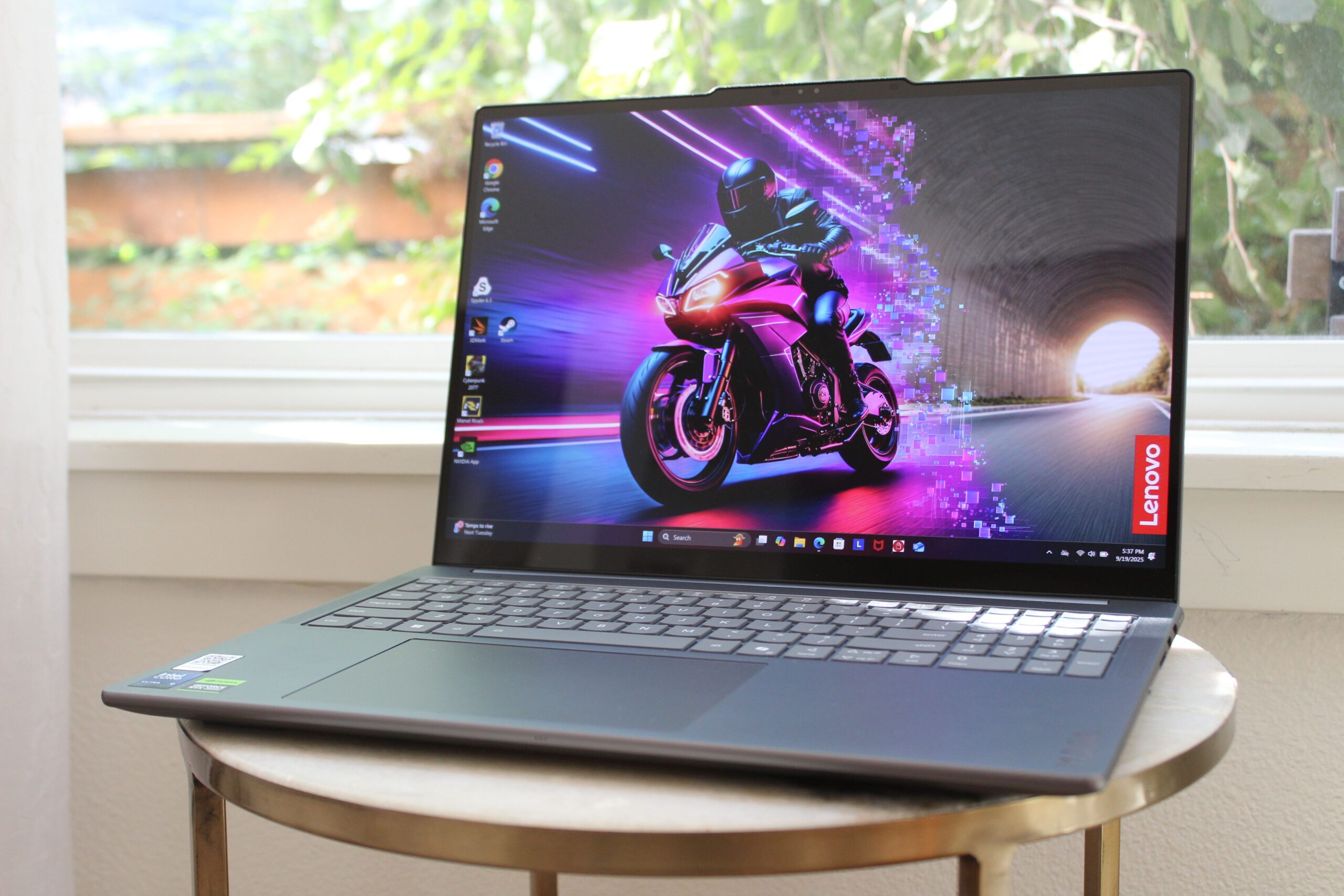 the-lenovo-yoga-pro-9i-has-macbook-pro-vibes-at-a-much-lower-price