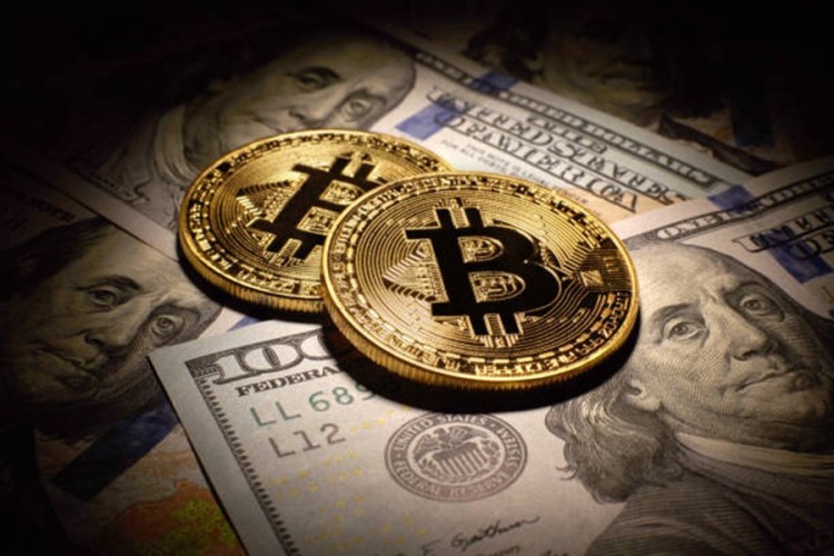 bitcoin-apparent-demand-turns-negative-—-what-this-means-for-price