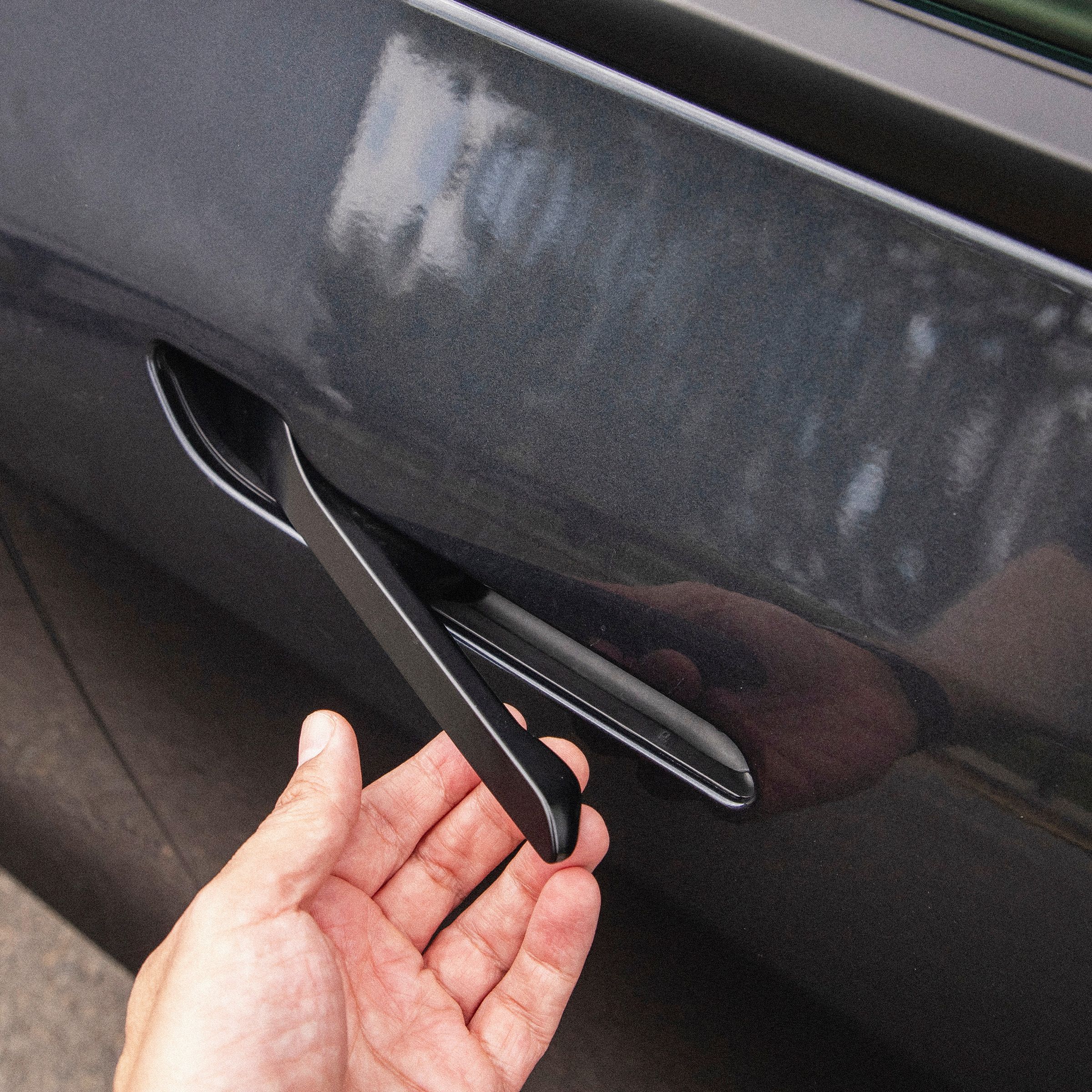 new-rules-could-force-tesla-to-redesign-its-door-handles.-that’s-harder-than-it-sounds