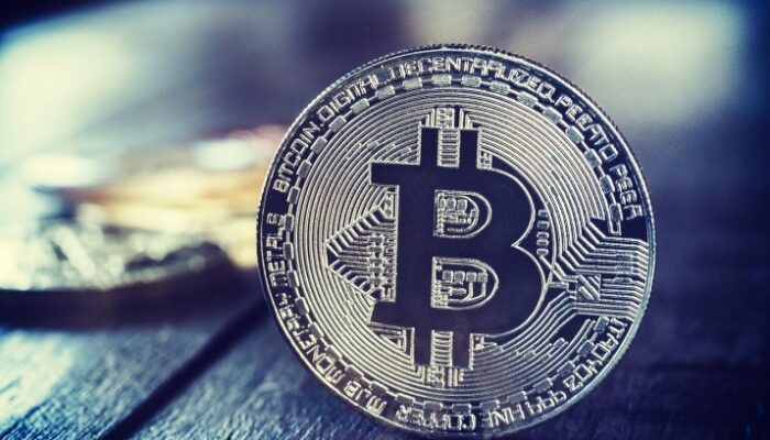 bitcoin-price-crash-not-over?-analyst-predicts-another-30%-crash-as-longs-pile-up-again