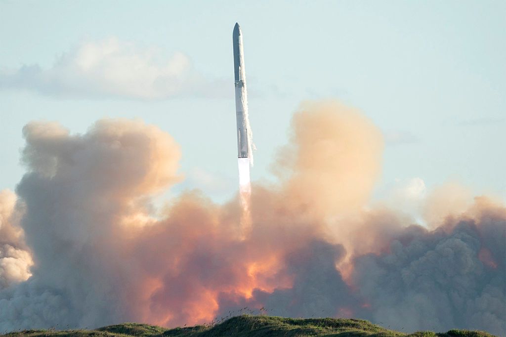 spacex’s-second-gen-starship-signs-off-with-a-near-perfect-test-flight