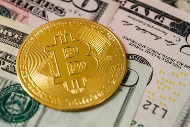 bitcoin-slips-below-sth-cost-basis-–-why-this-could-be-a-buy-signal?