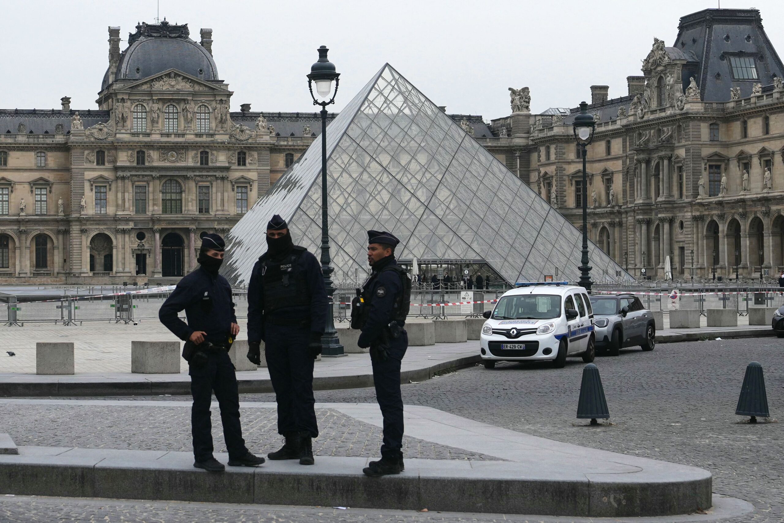 what-to-know-about-the-shocking-louvre-jewelry-heist
