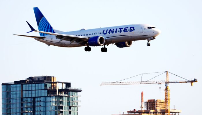 mystery-object-from-‘space’-strikes-united-airlines-flight-over-utah
