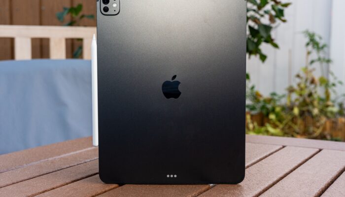 apple’s-ipad-pro-is-tremendously-powerful,-but-still-a-bit-niche