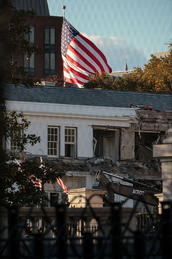 white-house-staffers-couldn’t-care-less-about-the-east-wing-demolition