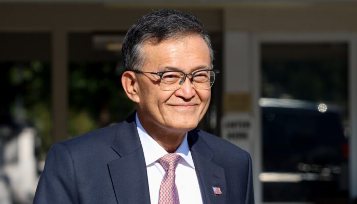with-an-intel-recovery-underway,-all-eyes-turn-to-its-foundry-business