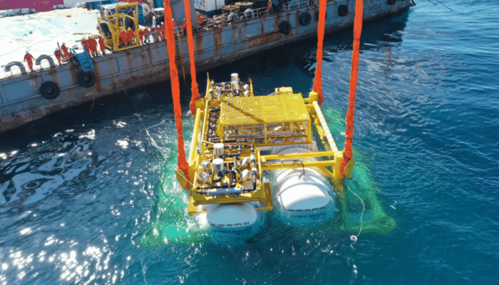 china-dives-in-on-the-world’s-first-wind-powered-undersea-data-center