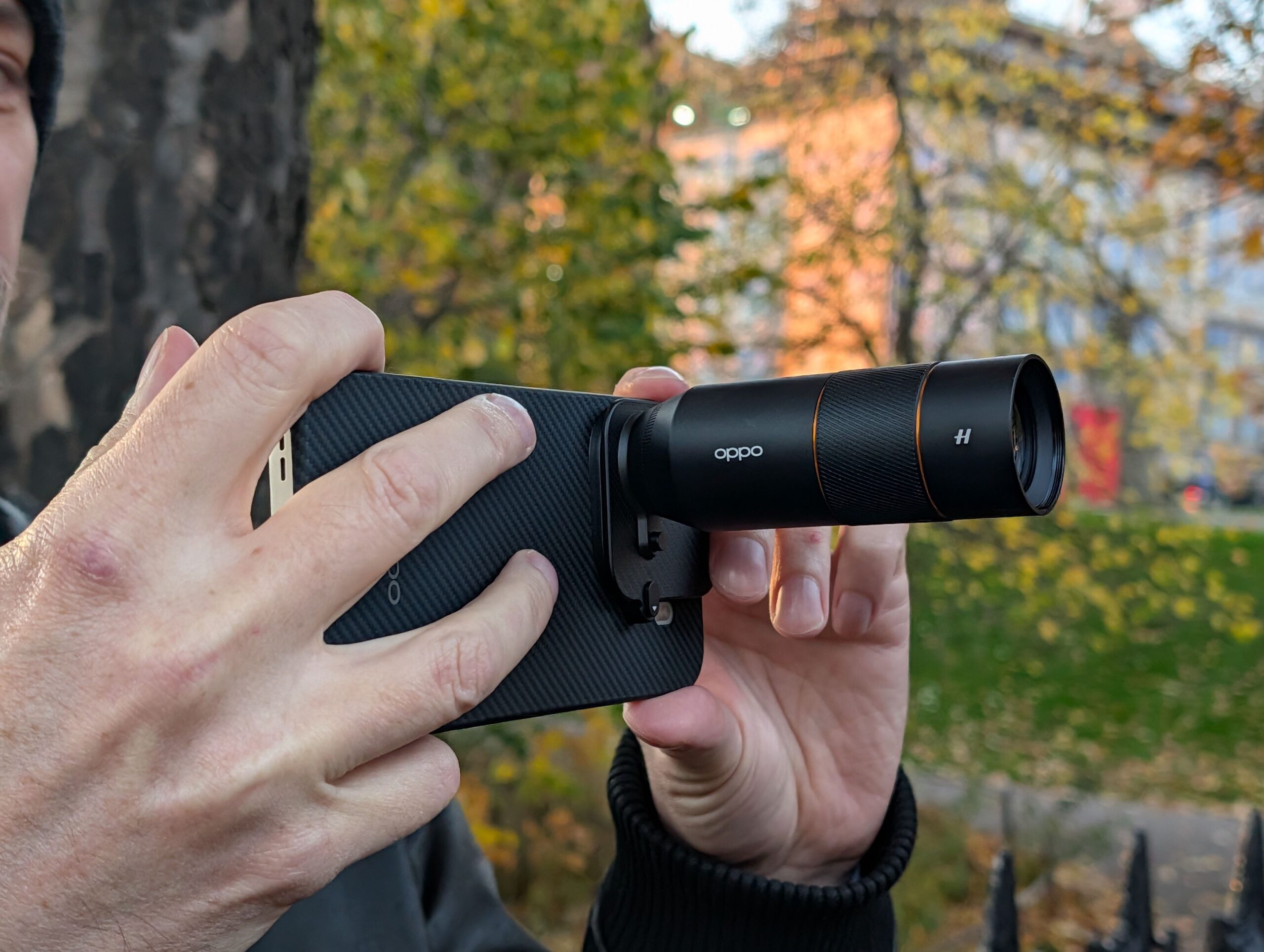 zoom-uncomfortably-close-with-oppo’s-crazy-new-telephoto-lens