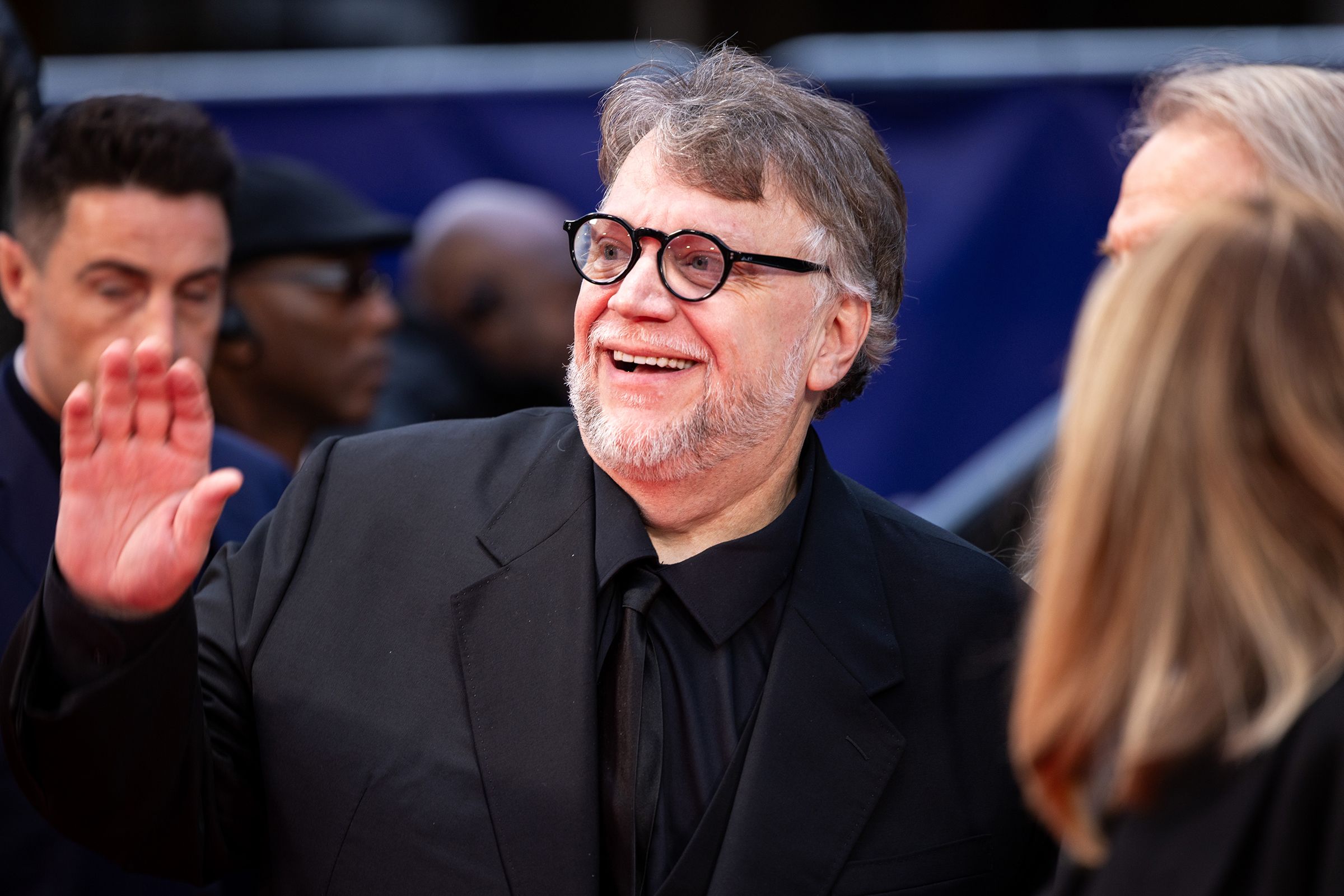 guillermo-del-toro-hopes-he’s-dead-before-ai-art-goes-mainstream