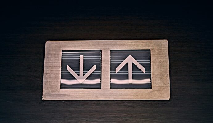 solana-(sol)-loses-key-support-amid-8%-drop,-risks-major-correction-to-this-level