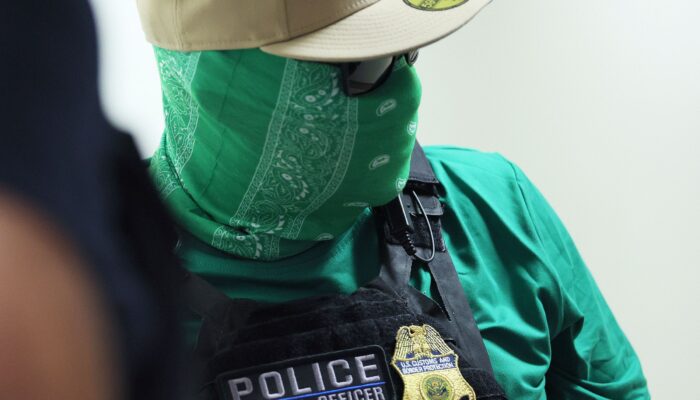 fbi-warns-of-criminals-posing-as-ice,-urges-agents-to-id-themselves