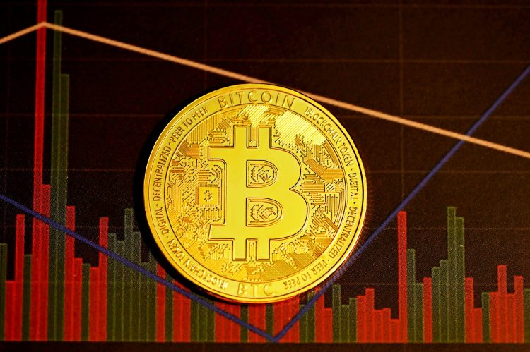 bitcoin-near-breaking-point-as-it-tests-its-most-crucial-support-line—analyst bitcoin-near-breaking-point-as-it-tests-its-most-crucial-support-line—analyst