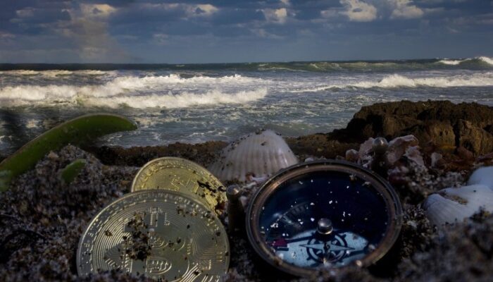 senator-lummis-declares-bitcoin-the-key-to-solving-the-us-debt-crisis-—-here’s-why